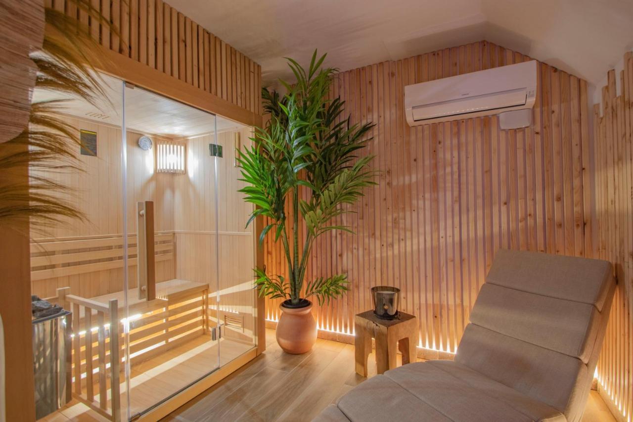 Hotel Les Bains D'Eros Cuers Zewnętrze zdjęcie