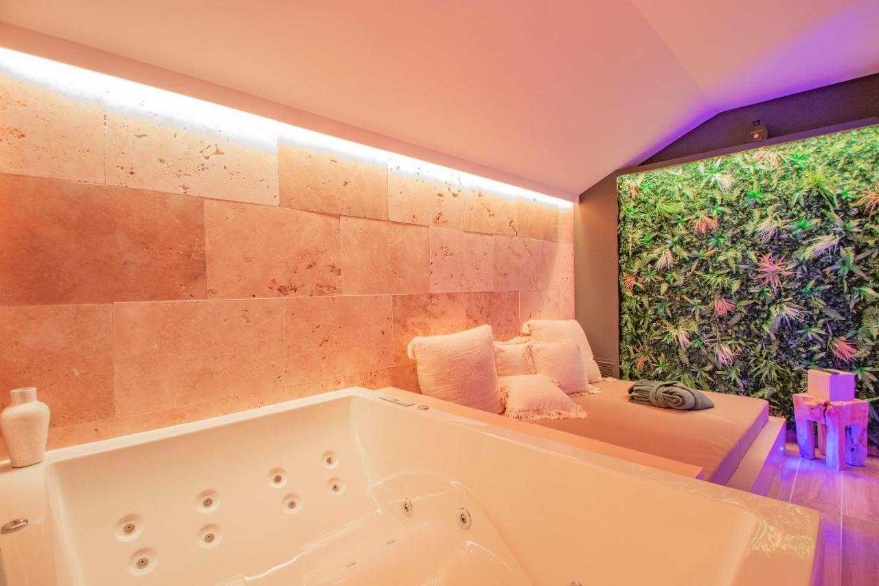 Hotel Les Bains D'Eros Cuers Zewnętrze zdjęcie